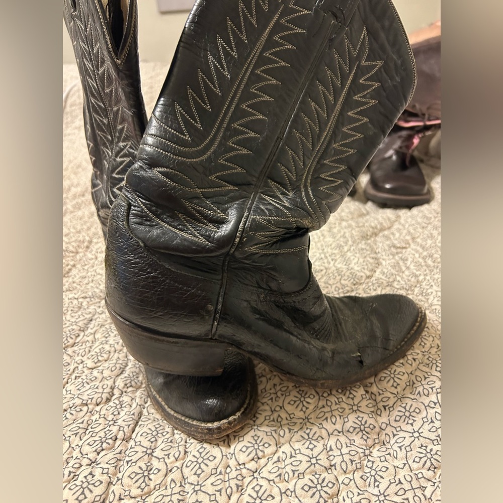 *Vintage Men’s, black, Tony Lama boots. 7.5